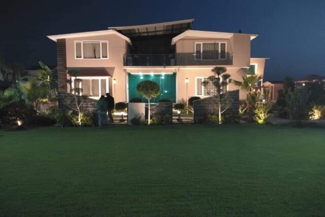 Farmhouse in Noida for Party